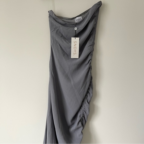 SNDYS / REVOLVE NORA DRESS strapless grey maxi dress - Picture 6 of 8